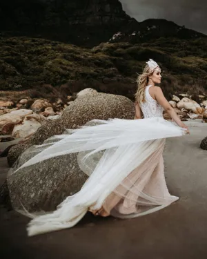 2020 Summer Beach Wedding Dresses Halter Tulle A-line Bridal Gowns with Lace Appliques