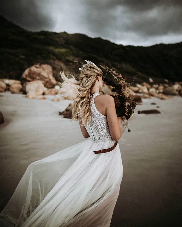 2020 Summer Beach Wedding Dresses Halter Tulle A-line Bridal Gowns with Lace Appliques