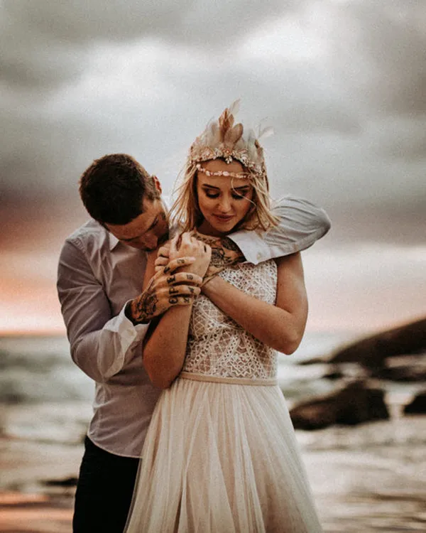 2020 Summer Beach Wedding Dresses Halter Tulle A-line Bridal Gowns with Lace Appliques