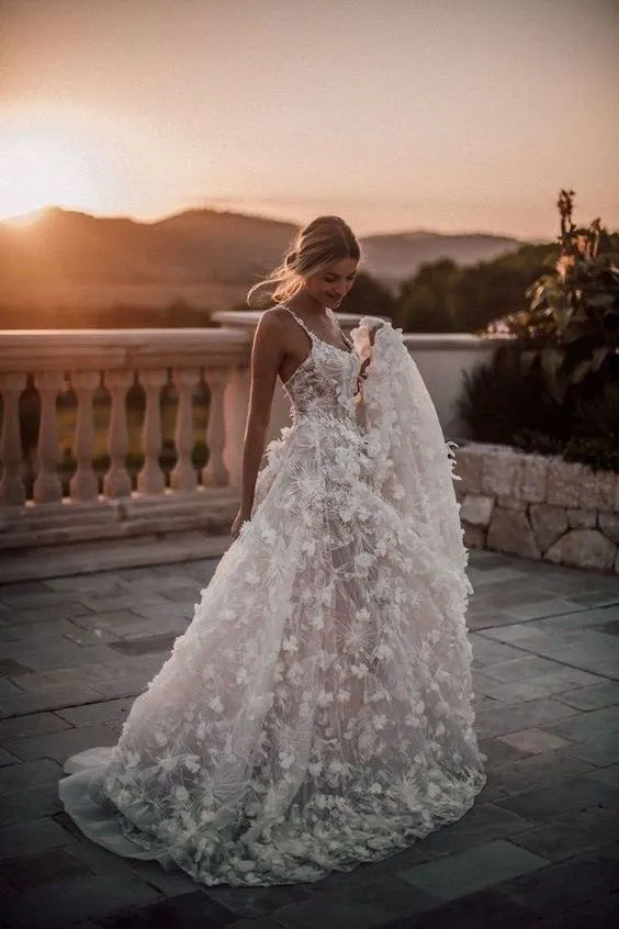 Beautiful Wedding Dresses 3D Lace Flowers Sexy Beach Boho Bridal Gowns with Spaghetti