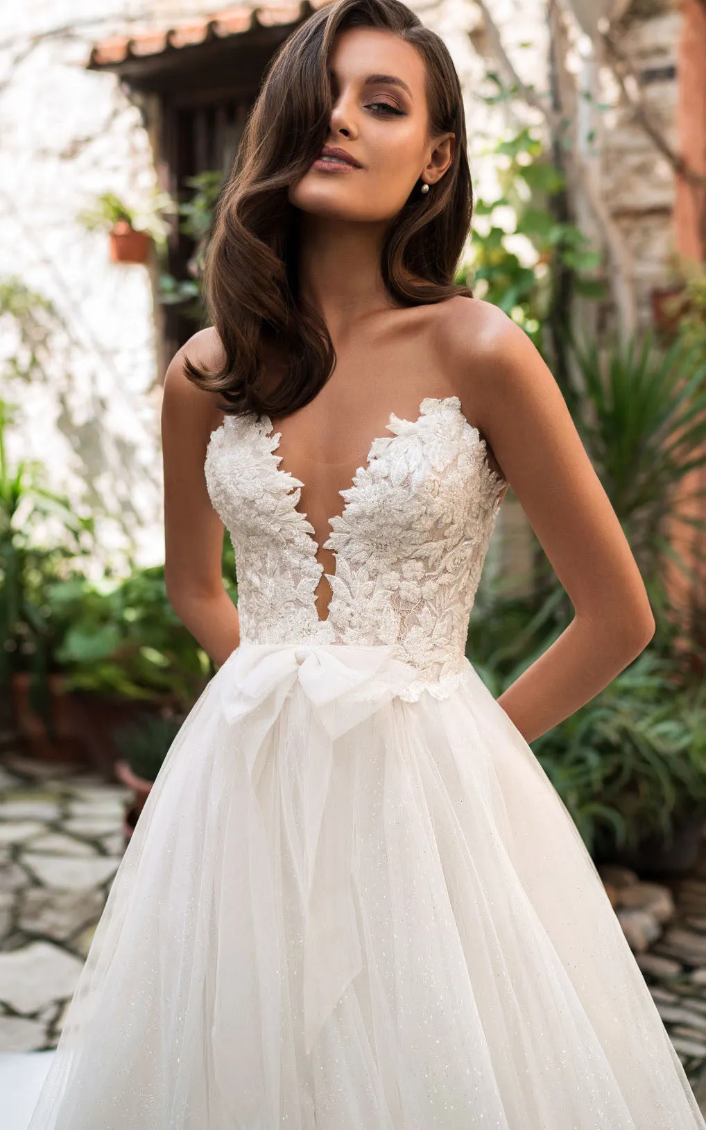 Elegant A Line Ball Gown Sweetheart Lace Tulle Court Train Wedding Dress with Appliques and Bow-715954