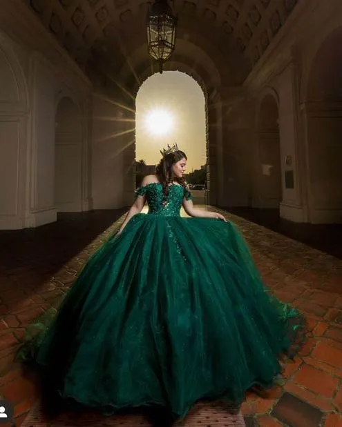 Emerald Green Tulle Quinceanera Dresses Beaded Sequins Sweet 16 Puffy Tulle Ball Gown vestidos de quinceañera