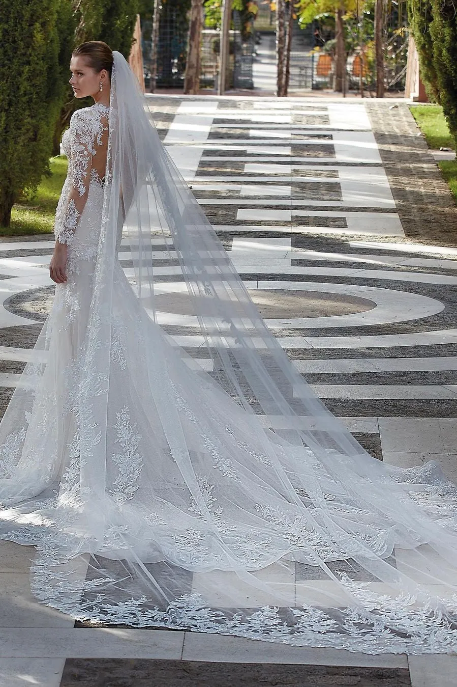 Glorious V-Neck Mermaid Appliques Long Sleeves Wedding Dresses Lace Appliques