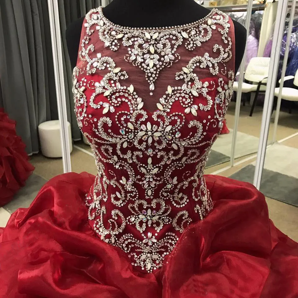Gorgeous Burgundy Quinceanera Dresses Beaded Rhinestones Shiny Puffy Ruffles Ball Gown Sweet 16 Dress vestidos de quinceañera
