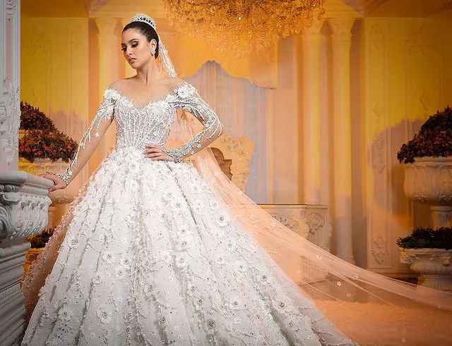 Gorgeous Lace Wedding Dress Floral Appliques Sheer Lace Sleeve Ball Gowns Tulle Skirt Bridal Dress with Flowers