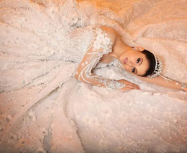 Gorgeous Lace Wedding Dress Floral Appliques Sheer Lace Sleeve Ball Gowns Tulle Skirt Bridal Dress with Flowers