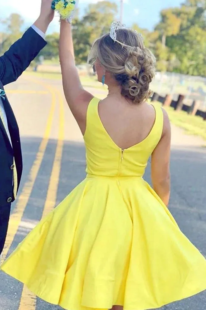 Hot V Neck Yellow Short Prom Dress Satin Mini Homecoming Dress Sleeveless