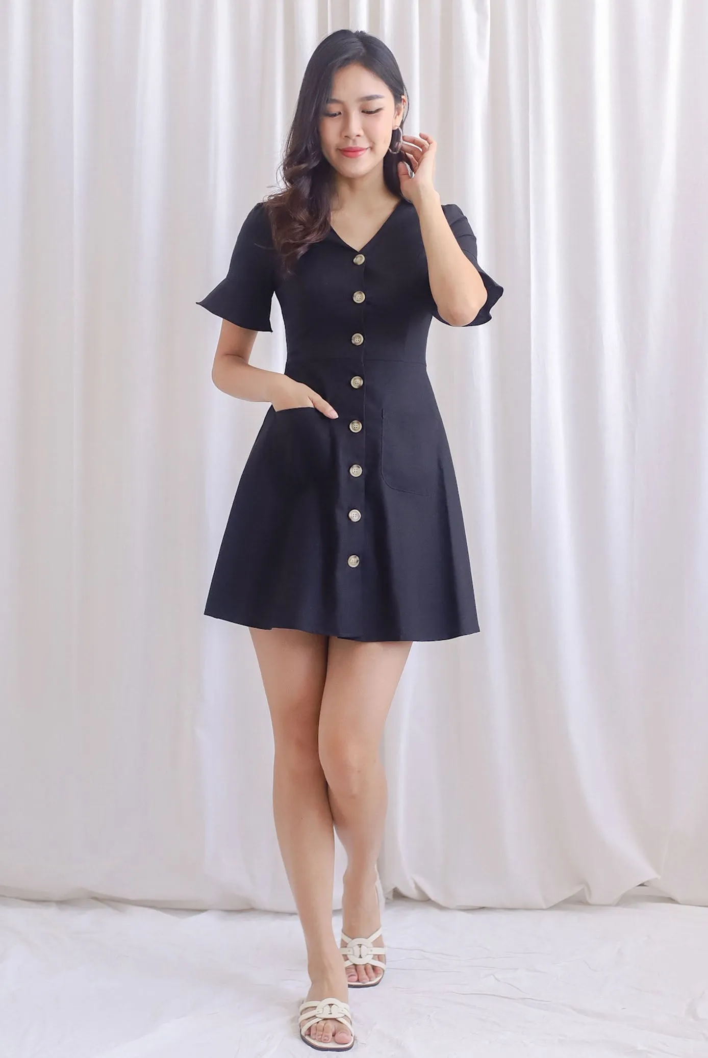 Jasmer Buttons Sleeved Dress In Black