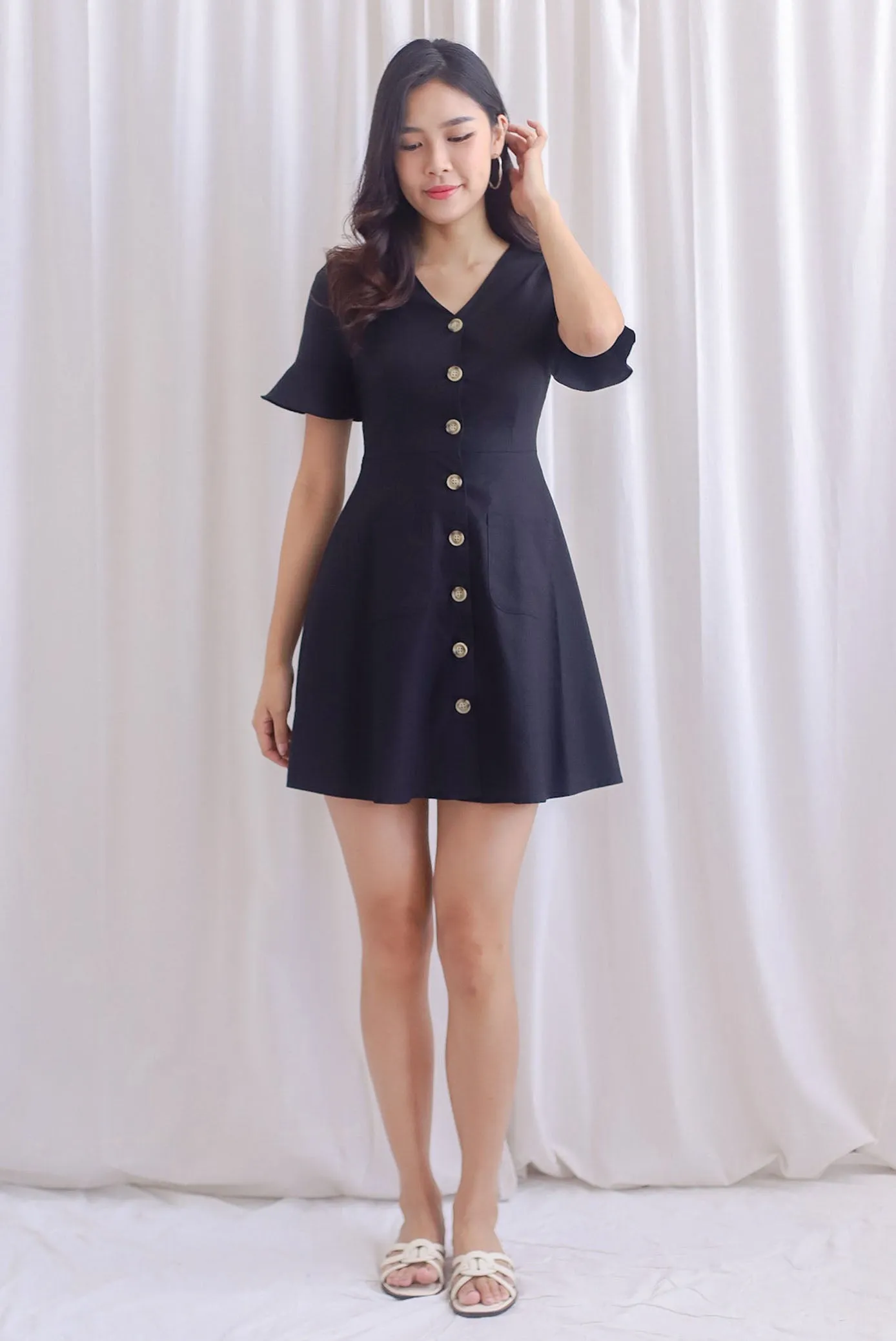 Jasmer Buttons Sleeved Dress In Black