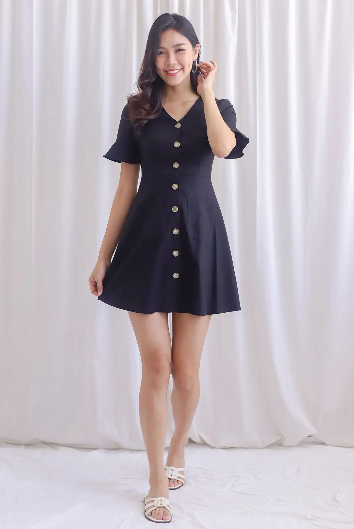Jasmer Buttons Sleeved Dress In Black
