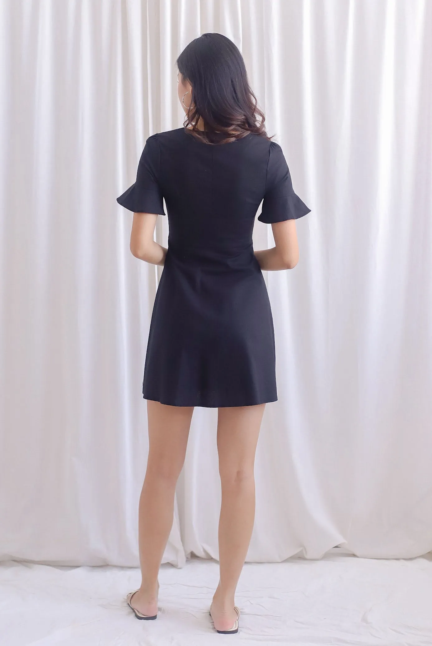 Jasmer Buttons Sleeved Dress In Black