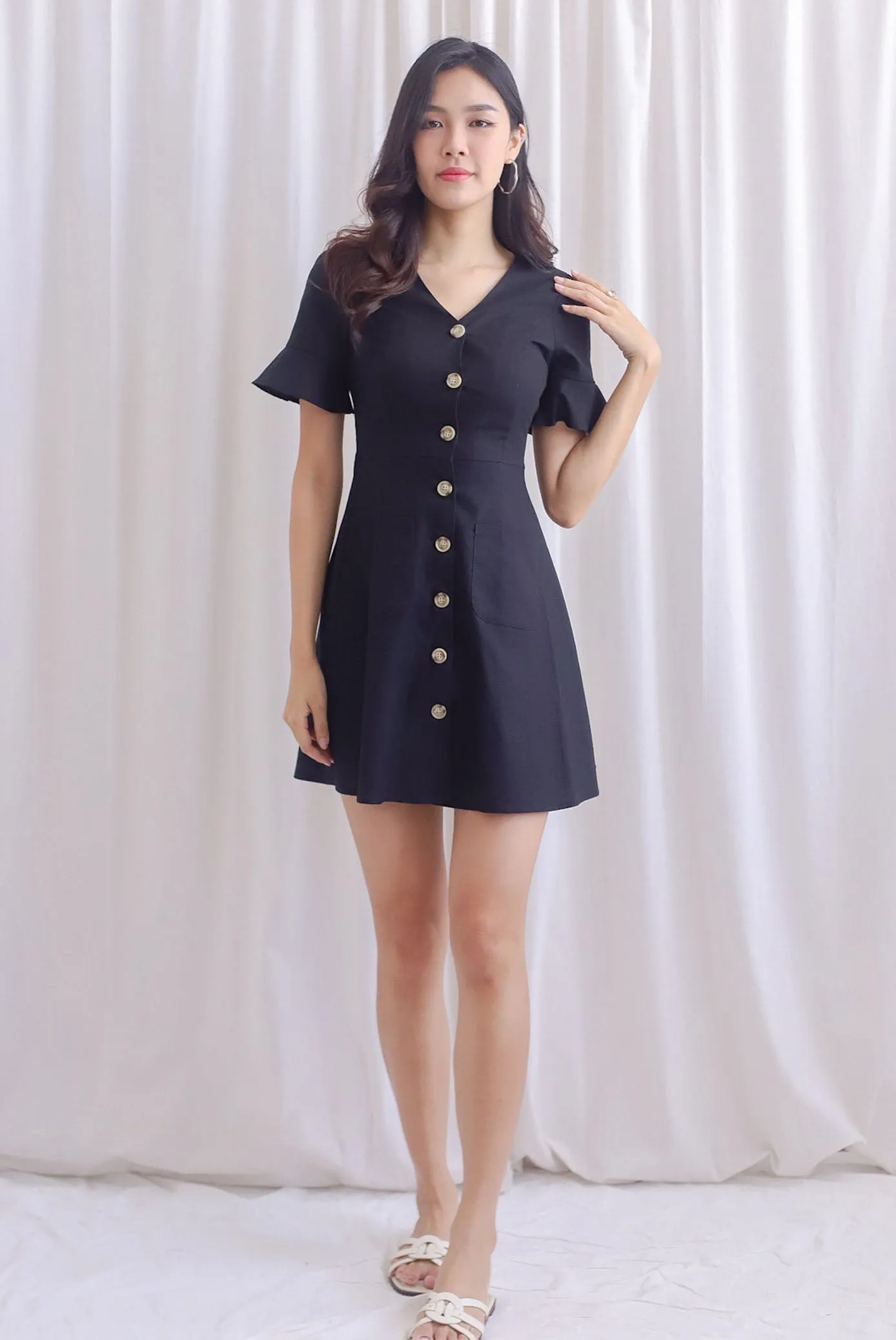 Jasmer Buttons Sleeved Dress In Black