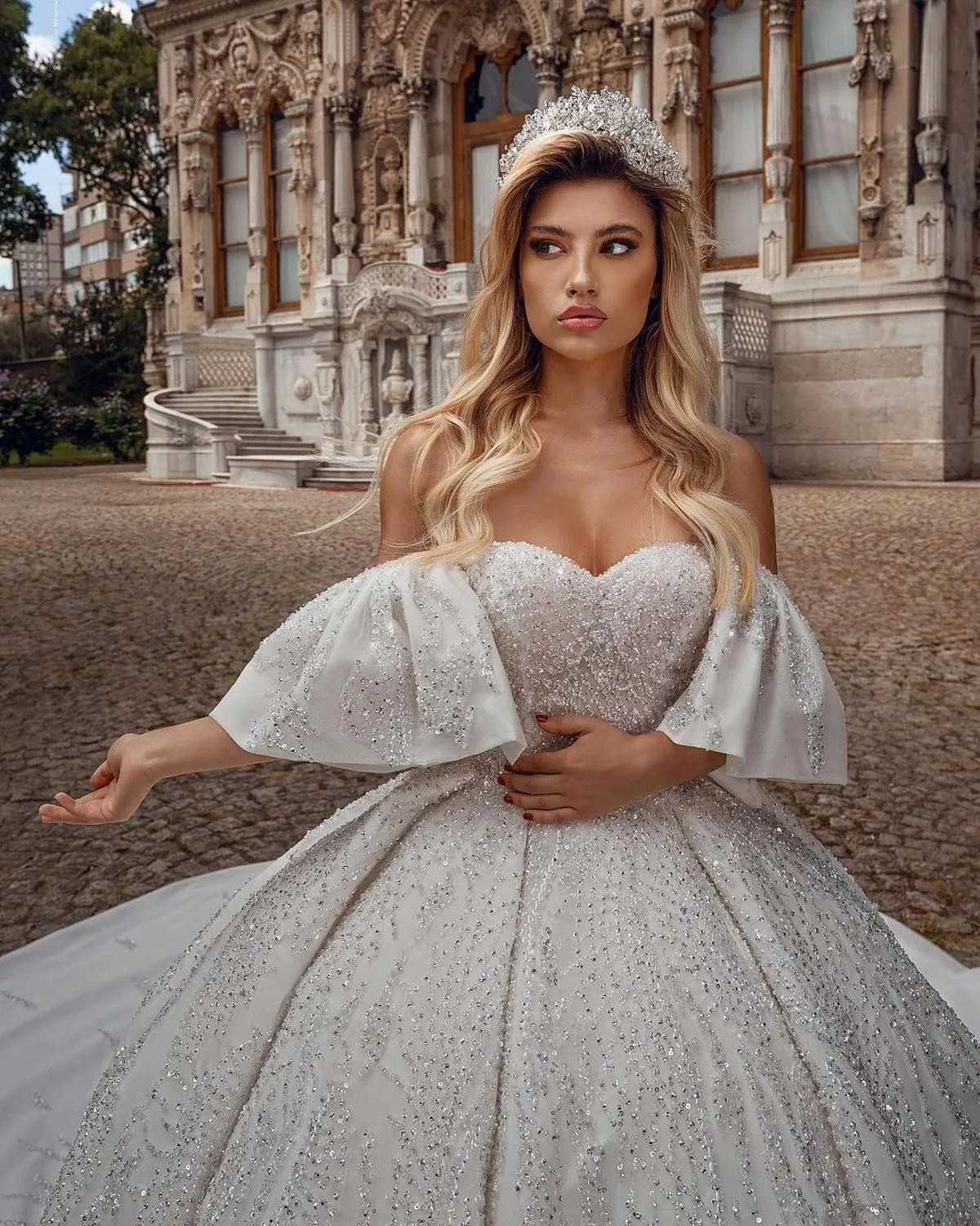 Luxurious Wedding Dresses Crystal Beads Wedding Dresses