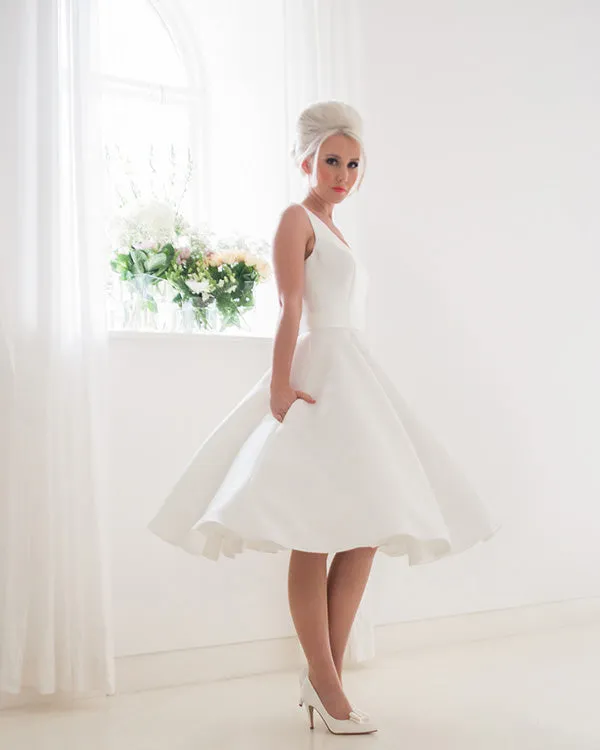 Modern Satin Short Wedding Dresses Ball Gown Knee Length Vintage Bridal Gown with Bow
