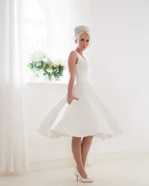 Modern Satin Short Wedding Dresses Ball Gown Knee Length Vintage Bridal Gown with Bow