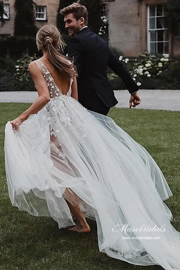 Modest Tulle A-line V-neck Beach Wedding Dresses With Lace Appliques, MW943