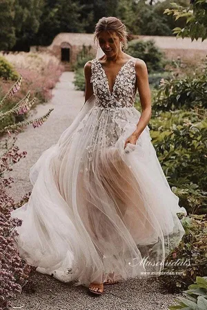 Modest Tulle A-line V-neck Beach Wedding Dresses With Lace Appliques, MW943