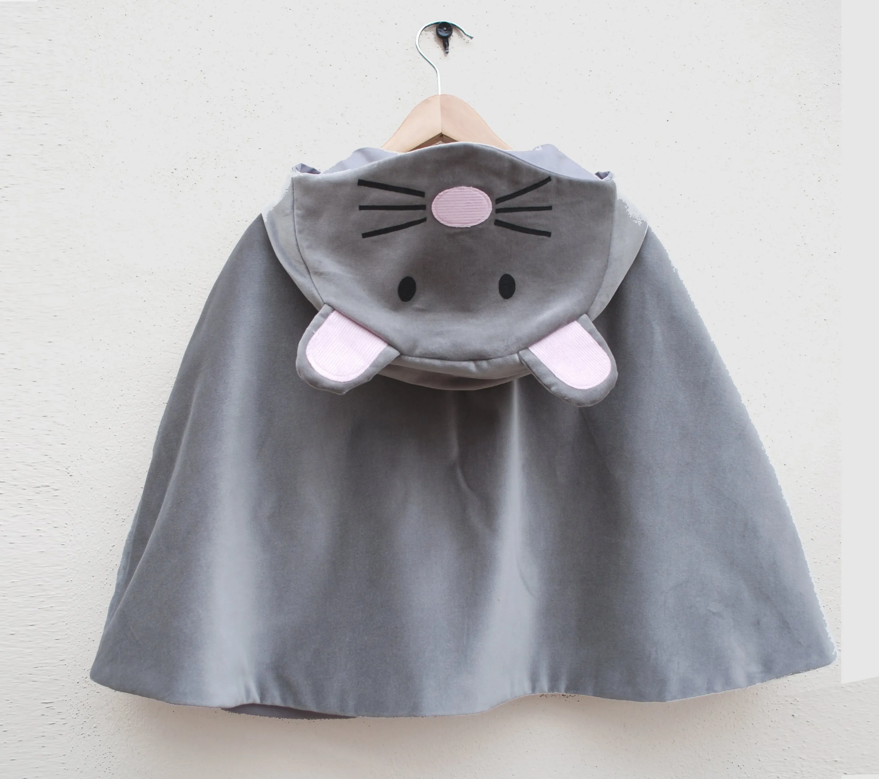 Mouse fancy cape in grey velvet