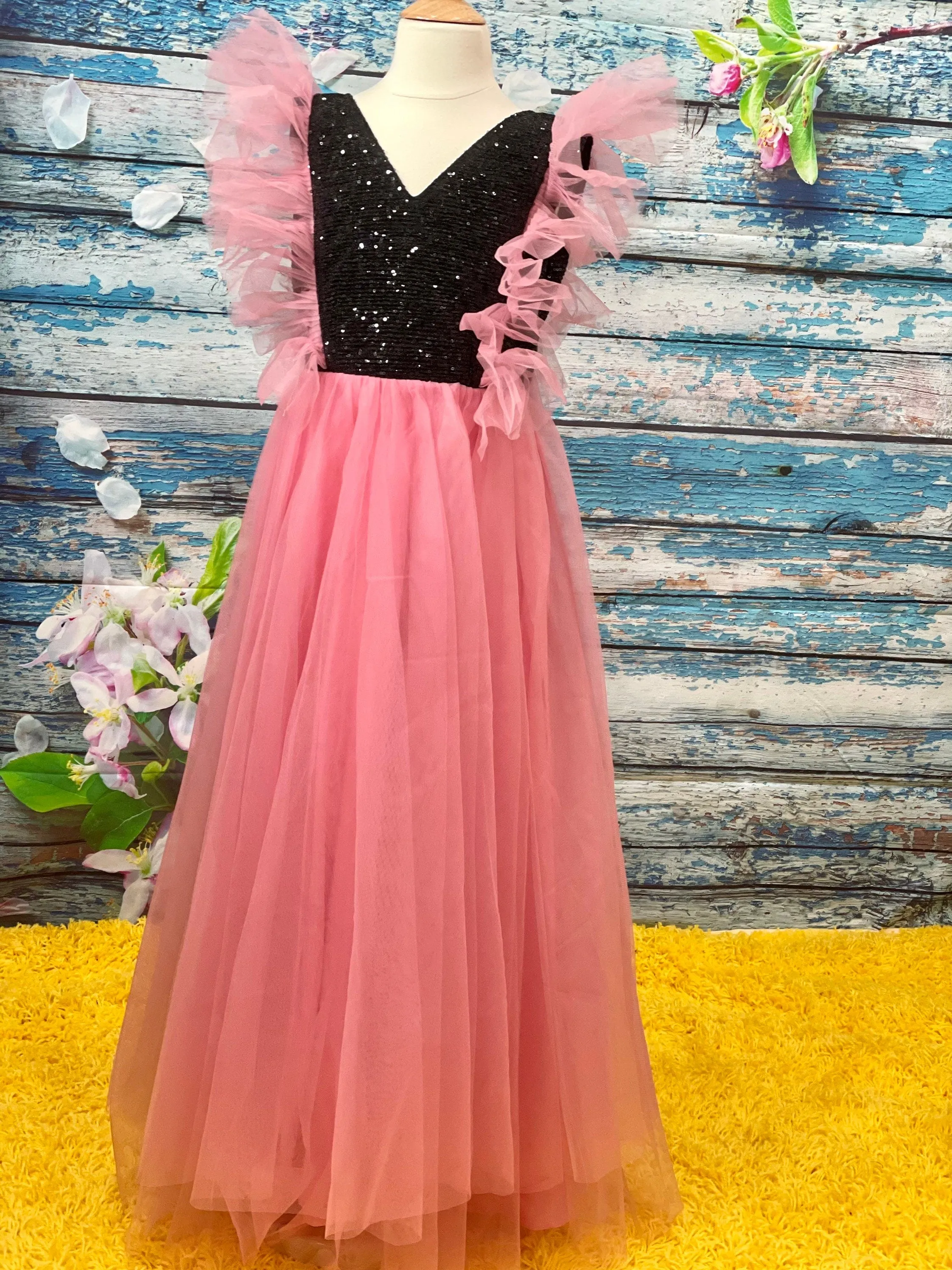 Partywear dress,teens dress,kids lehenga kurta,indian partywear,fusion style dresses,designer partywear dresses,fashionable