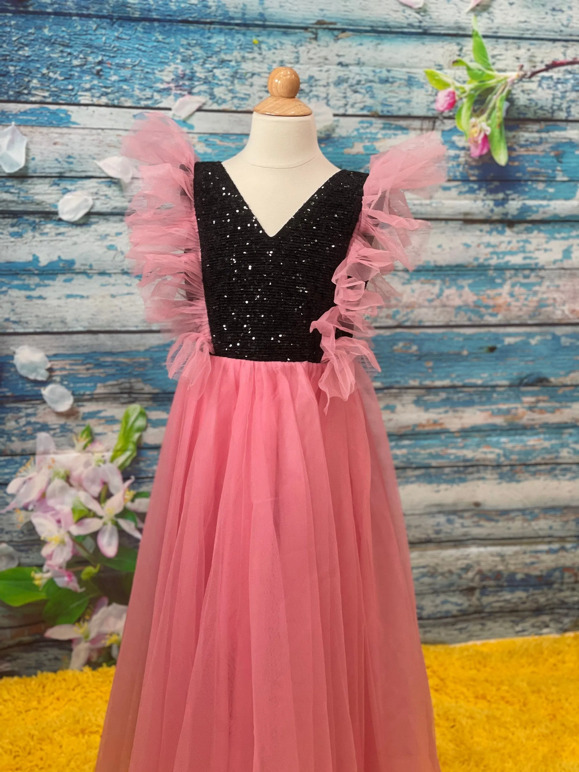 Partywear dress,teens dress,kids lehenga kurta,indian partywear,fusion style dresses,designer partywear dresses,fashionable