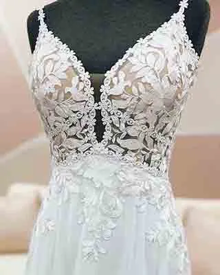 Popular 2022 See Through Lace Train Beach Wedding Dress Appliques Backless Spaghetti Straps Bridal Gown