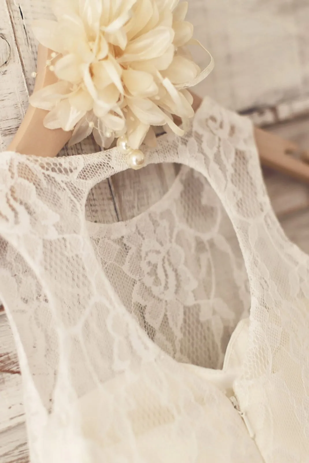 Princess Ivory Lace Keyhole Back Floor Length Wedding Flower Girl Dress