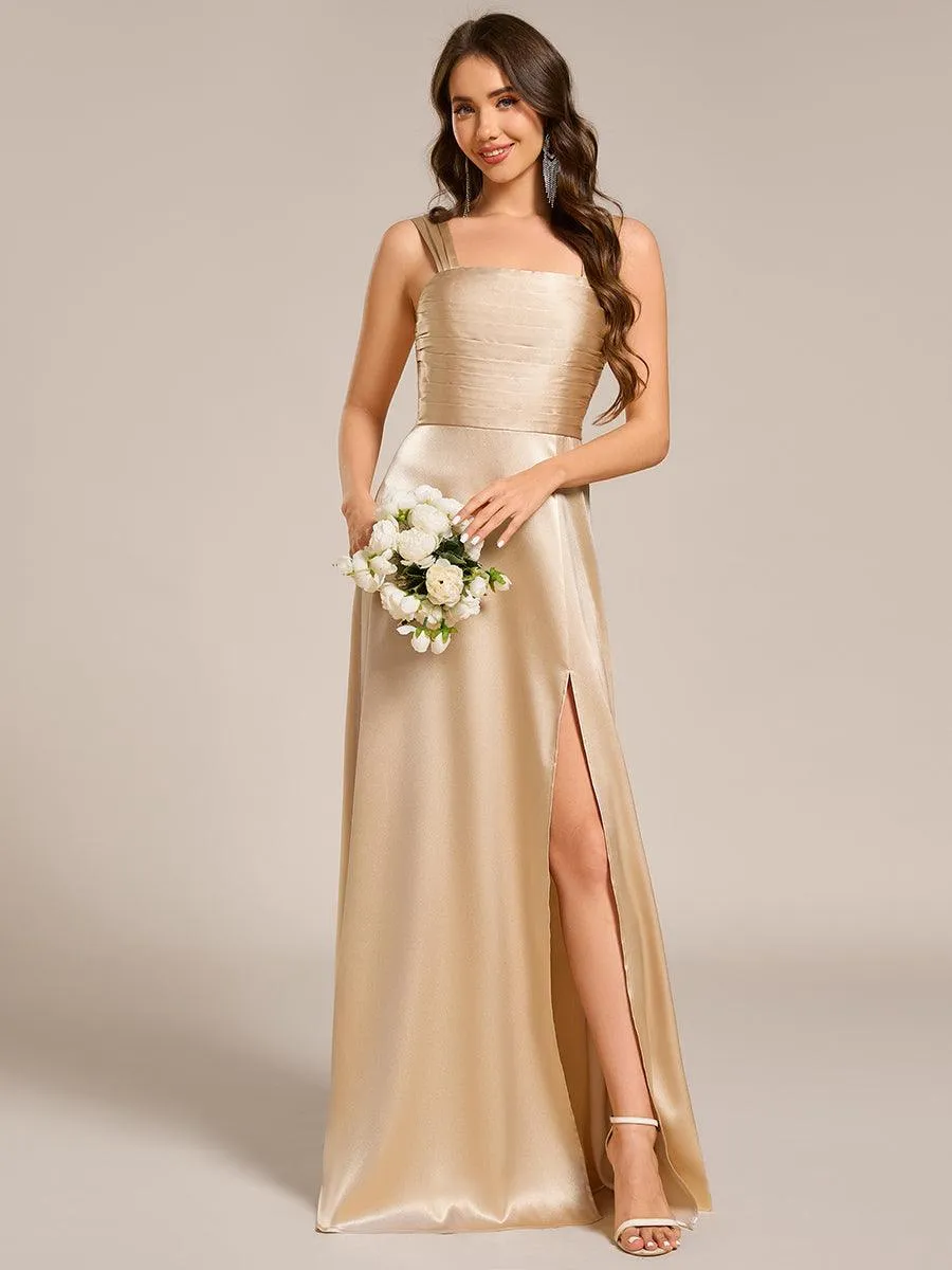 Robe de demoiselle d'honneur plissée en satin fendue
