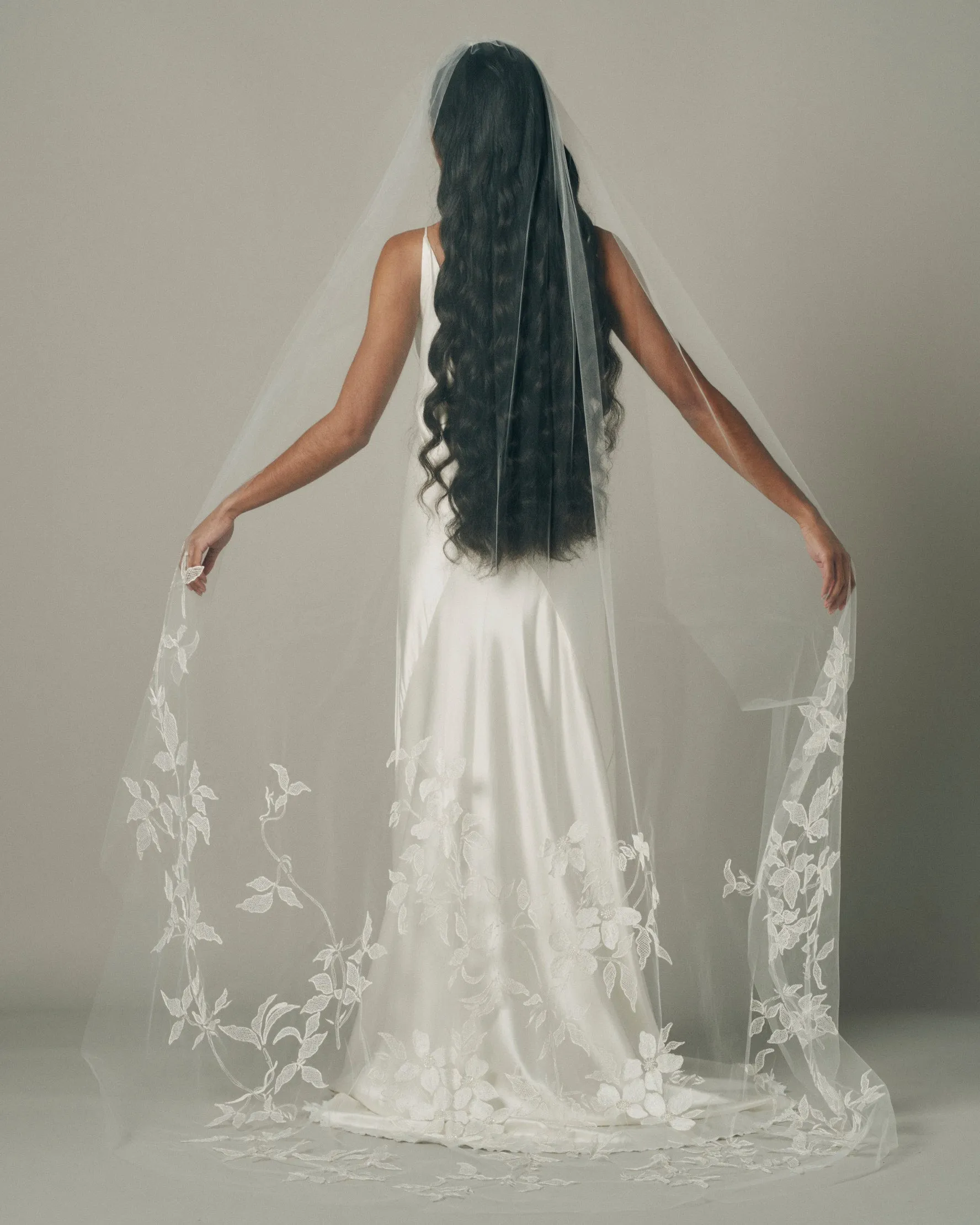 RTS TERRA EMBROIDERED FLORAL VEIL
