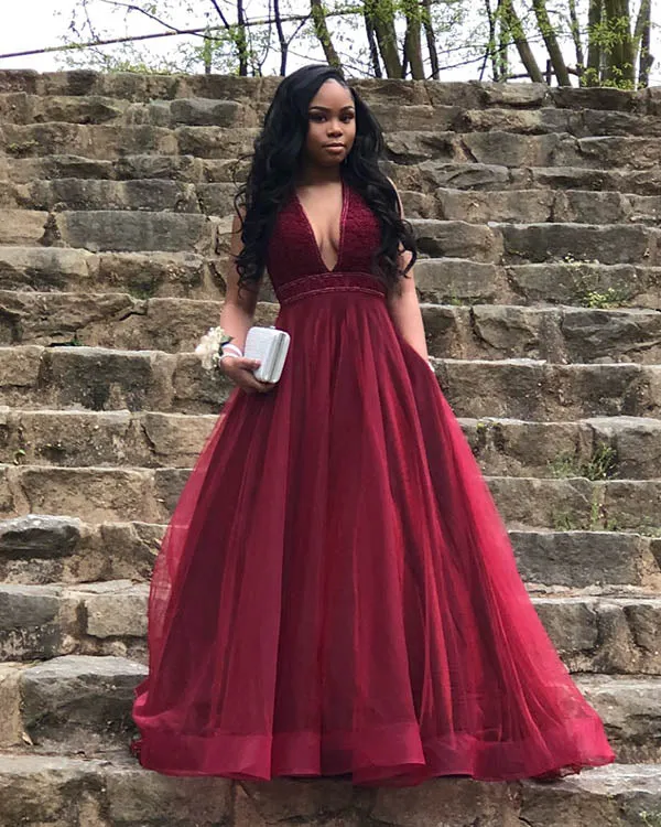 Sexy 2018 Burgundy Quinceanera Dresses with Plunge V-Neck Beaded Organza Ruffles Ball Gown Elegant Sweet 16 Dress