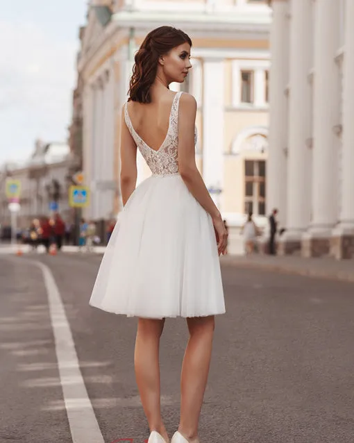 Sexy Short Lace Wedding Dresses V-Neck A-line Tulle Skirt Romantic Beach Bridal Gowns