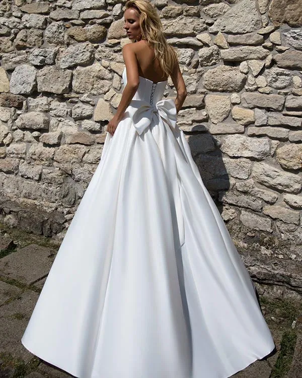 Simple 2018 Satin Wedding Dresses with Big Bow Sexy Strapless Bridal Wedding Gowns
