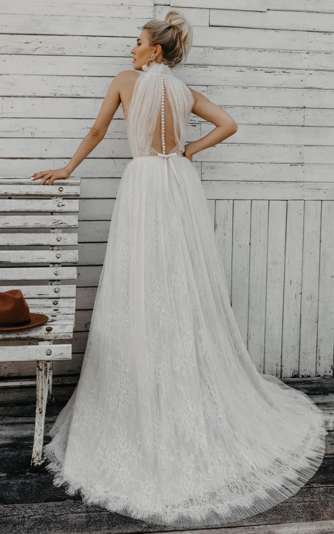 Simple Sleeveless A-Line Tulle Lace Wedding Dress With Halter Neckline And Button Back-716439