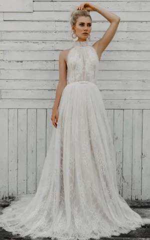 Simple Sleeveless A-Line Tulle Lace Wedding Dress With Halter Neckline And Button Back-716439