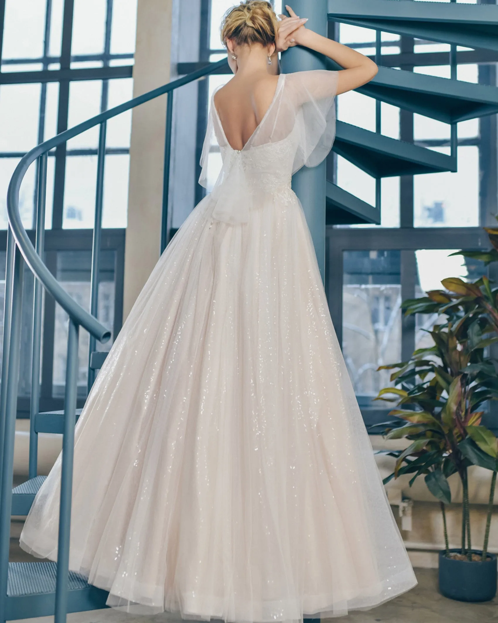 Sparkly Sequined Wedding Dress Butterfly Sleeve V-Neckline Princess A-line Silhouette Tulle Bridal Gowns Outdoors