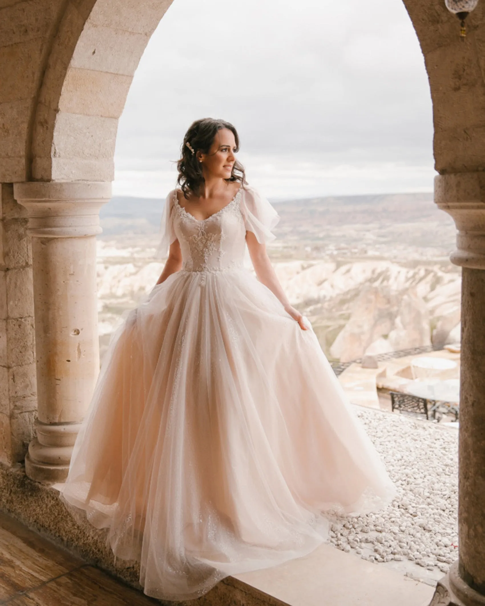 Sparkly Sequined Wedding Dress Butterfly Sleeve V-Neckline Princess A-line Silhouette Tulle Bridal Gowns Outdoors