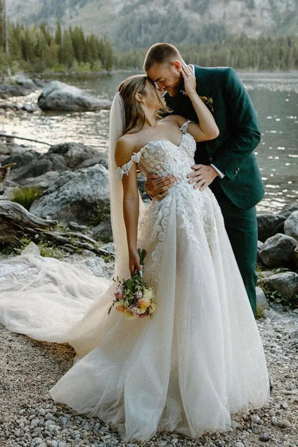 Tulle A-line Off-the-Shoulder Wedding Dresses With Lace Appliques, MW915