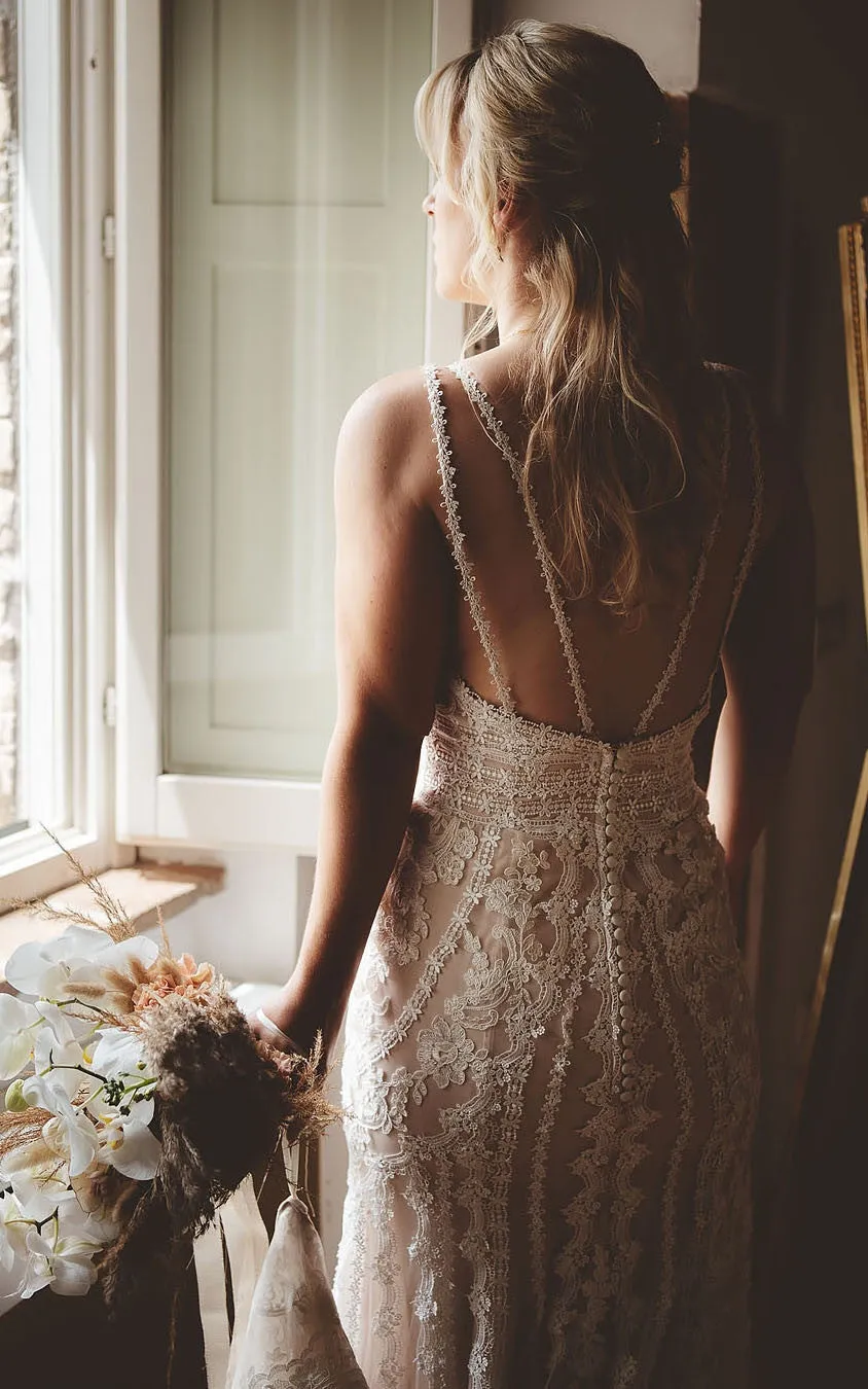 V-neck Mermaid Lace Bohemian Beach Wedding Dress With Open Back And Appliques-716582